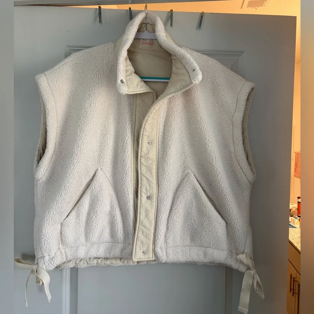 Free People Movement: Medium, Cream Sherpa Snap-Front Vest. Easy care. - Picture 1 of 4